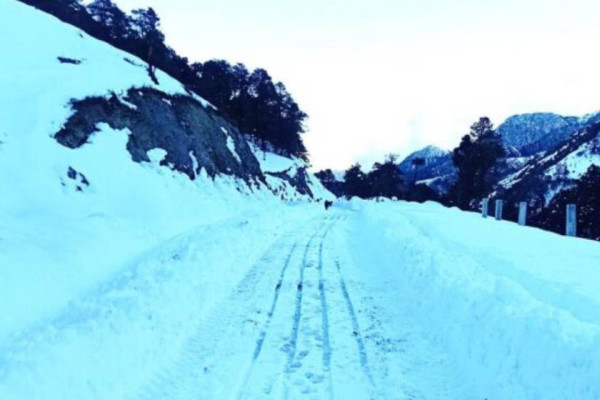 हुम्लामा हिउँ पन्छाएर सडक सञ्चालनको प्रयास